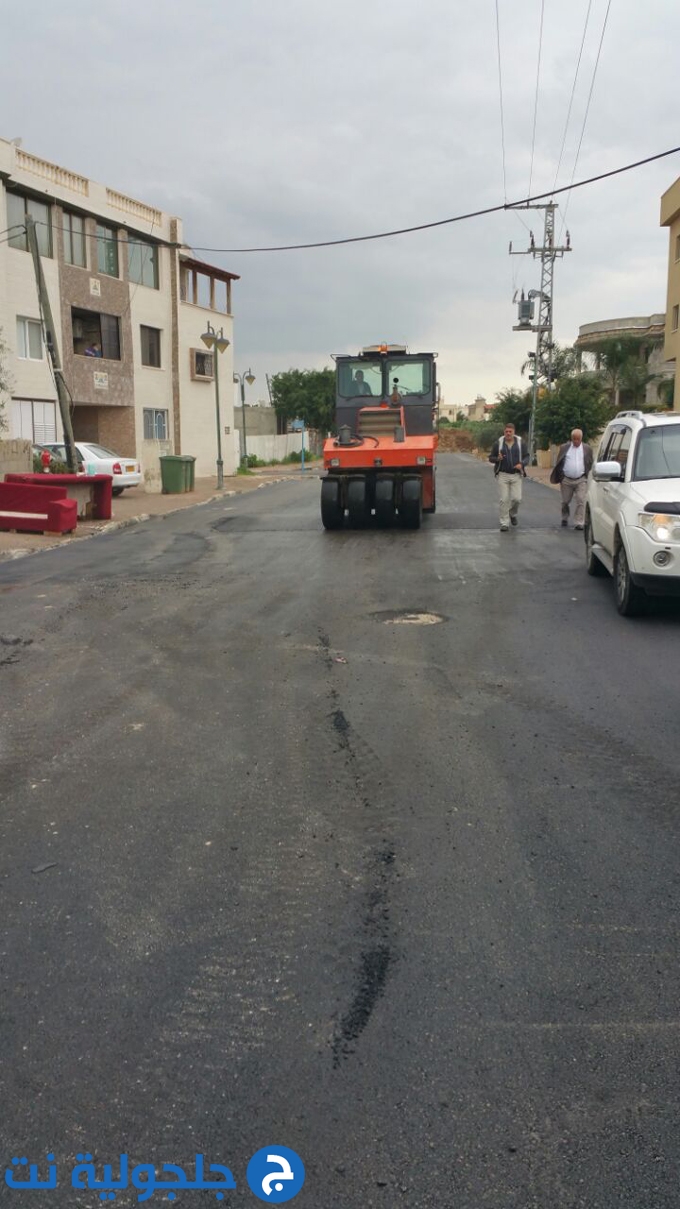 المجلس المحلي يباشر في ترميم وتعبيد عدة شوارع في جلجولية